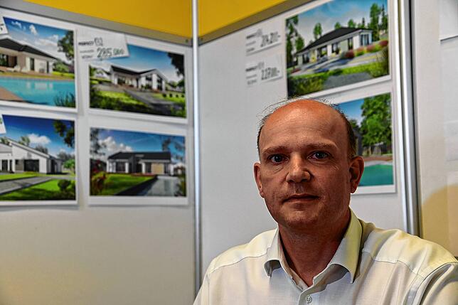 Thomas Bayer vom Fertighausbauer Dan-Wood Haus sagt, dass aufgrund des Großkunden-Status Lieferzeiten und Preisstabibiltät eingehalten ...