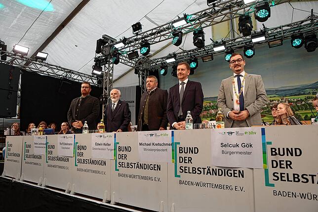 Bild 20: Gute Laune und volles Festzelt bei der Rede von Michael Kretschmer