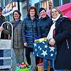 Wenn‘s an den Aufbau der Frauenfasnet in der Mittleren Kaplanei geht, sind auch Männer hoch willkommen. Rolf Schnekenbühl neben Marlene ...