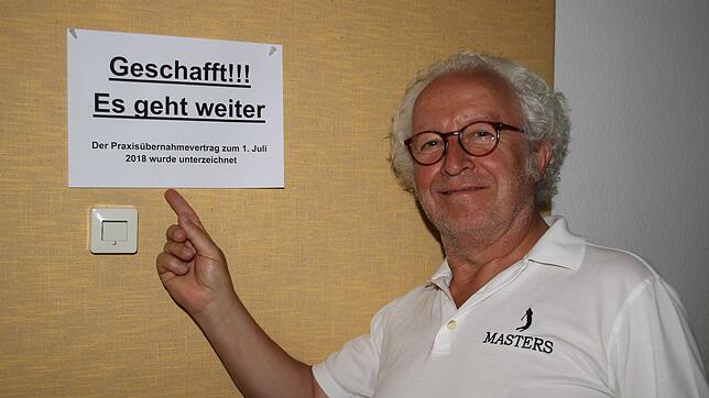 Die Verunsicherung unter den Patienten war groß: Deshalb hat Clemens Willmann die gute Nachricht groß in seiner Praxis aufgehängt. Ein ...