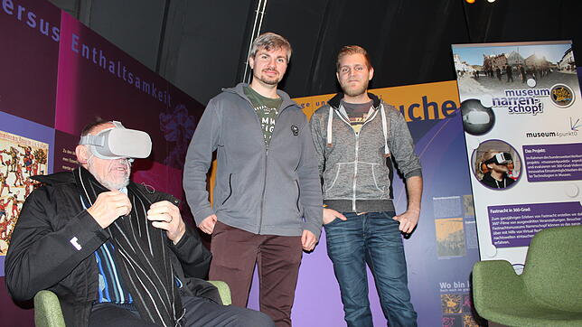 Bei einem Testtag konnte auch die Öffentlichkeit die Virtual-Reality-Brillen mit Aufnahmen von fasnächtlichen Brauchtümern im ...