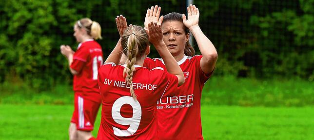 Bild 27: Fußballerinnen des SV Niederhof startet mit deutlichem 11:0-Derbysieg gegen die SG Hotzenwald in die neue Landesliga-Saison