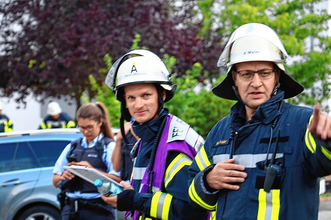 Die Feuerwehr Bräunlingen bekämpft am Mittwochmorgen einen Gebäudebrand in einem Wohngebäude Ecke Dießenhoferstraße/ Gießnaustraße. Der ...