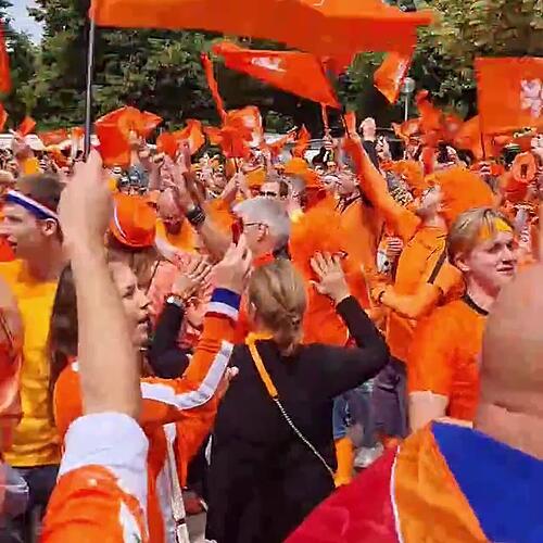 So feiern die Oranje-Fans am Münchener Olympiapark!