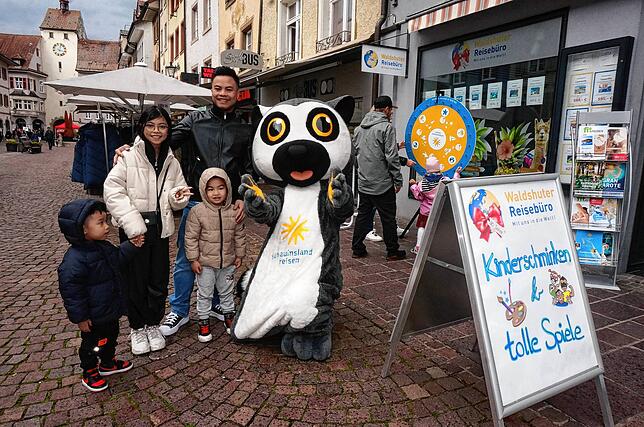 Spaß für die ganze Familie: Das Waldshuter Reisebüro bereichert mit Angeboten für Kinder das sonntägliche Vergnügen, das weiß auch die ...