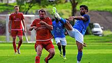 Cihan Aydin (rechts, auf dem Archivbild gegen die SG Reichenau) sorgte mit seinem Kopfballtor für den 1:0-Erfolg des BC Konstanz-Egg ...