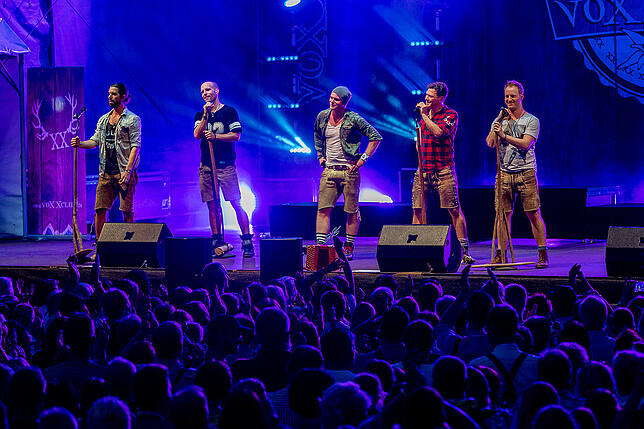 Bild 25: Alle Bilder vom Auftakt der 15. Sommersinnfonie: Volksmusiker von Voxxclub begeistern ihre Fans