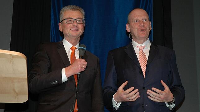 Die Volksbank Rhein-Wehra hatte zu einem wirtschaftlichen Ausblick auf das Jahr 2019 geladen. Links Vorstandvorsitzender Werner Thomann ...