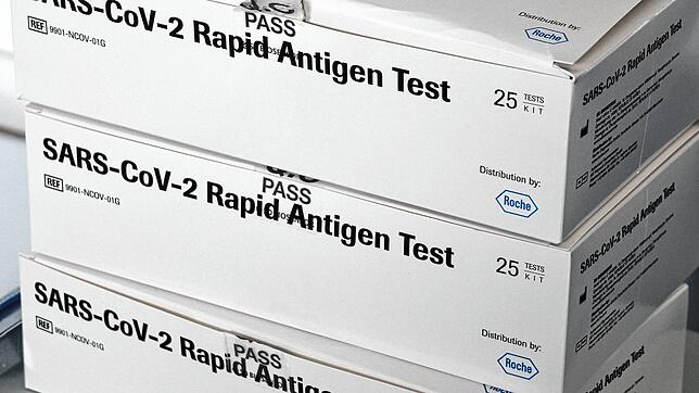 Lehrer und Erzieher erhalten künftig zwei Mal wöchentlich die Gelegenheit, sich einem kostenlosen Corona-Schnelltest zu unterziehen.