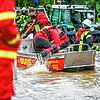 DLRG-Helfer im Einsatz im bayerischen Flutgebiet. Vom Rhein über Oberschwaben bis Bayern gab es solche Bilder tausendfach.