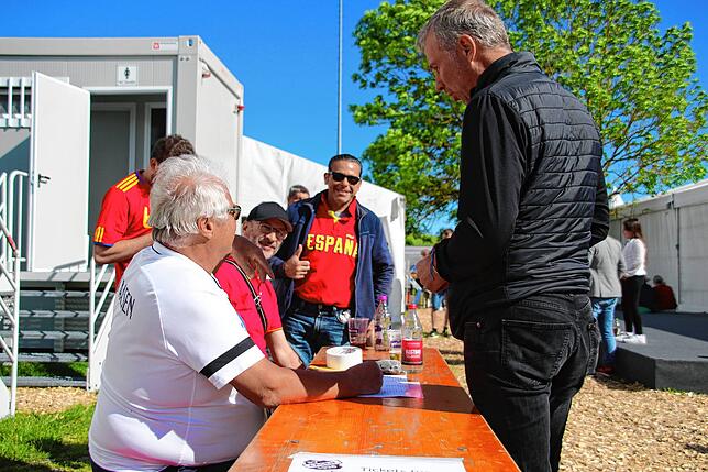 Bild 14: Die Spanier sind in Donaueschingen angekommen. Unsere Bildergalerie vom ersten EM-Tag auf der Baar!