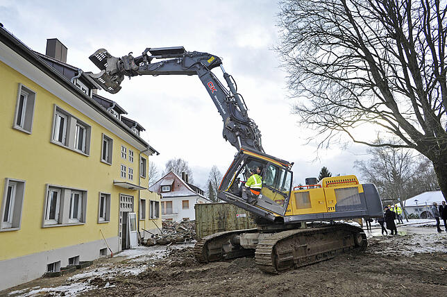 Ende 2017 wurde mit den Abrissarbeiten im nördlichen Bereich begonnen. Noch in diesem Jahr sollen weiter Häuser, deren Bausubstanz ...