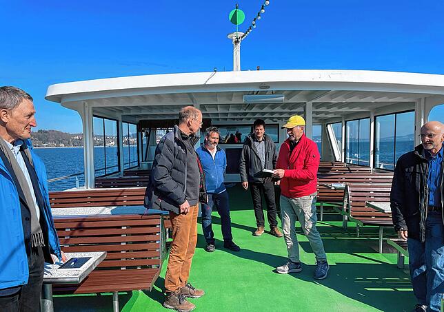 Vorfahrt für die Umwelt: Übergabe der Machbarkeitsstudie an Bord der „Seegold“: (von links) Richard Leiner (Heureka Lago), ...
