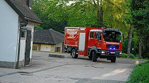 Bis dieses Fahrzeug der Feuerwehr Häusern einen größeren Stellplatz erhält, dauert es länger als gehofft. Bild: Christiane Sahli