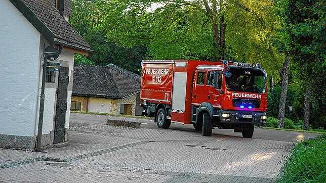 Bis dieses Fahrzeug der Feuerwehr Häusern einen größeren Stellplatz erhält, dauert es länger als gehofft. Bild: Christiane Sahli