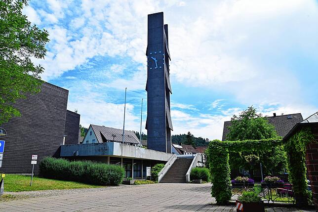 Der Vorplatz der katholischen Kirche.