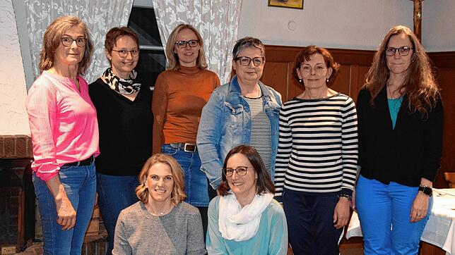 Der Vorstand der Landfrauen Weilheim (hinten, von links): Renate Villinger, Angelika Jehle, Nadja Gamp, Renate Stubbe, Monika ...
