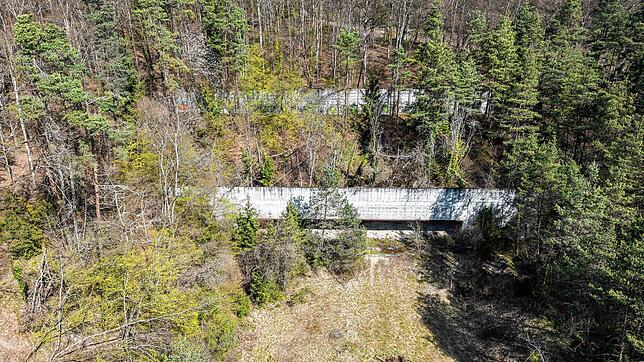 Blick auf die Kugelfänge des ehemaligen Radolfzeller Schießstandes im Nordosten der Stadt.