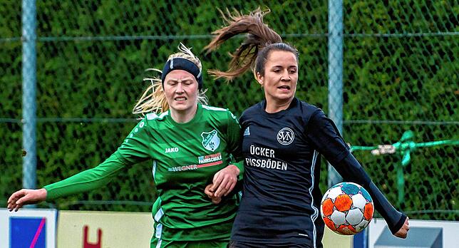 Bild 1: Fußballerinnen des SV Niederhof besiegen die SG Marbach II &ndash; und wir haben Bilder!