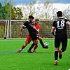 Keine Tore fielen im Duell zwischen dem FC Pfaffenweiler (Lars Rohrer, Mitte) und der SG Marbach/Rietheim (Pascal Richter, links, und ...