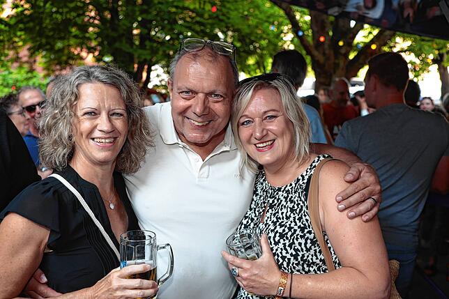 Bild 2: Bilder vom Weinfest Konstanz 2024: Feiern auf dem Stephansplatz