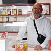 Ralf Granacher ist positiv überrascht von der Qualität der neuen Tätowierfarben. Allerdings sind die neuen Farben teurer.