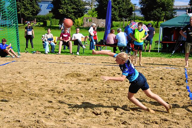 Bild 6: Viel Regen, wenig Sonne: Handballer ziehen ihr Turnier durch