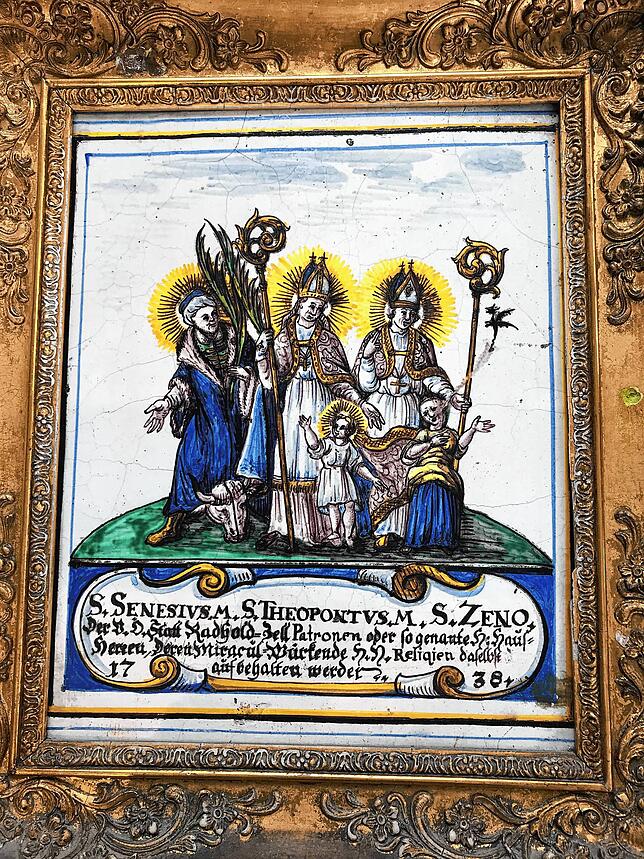 Diese Ofenkachel aus dem Jahr 1738 ist eine Leihgabe aus dem Nachlass der Familie Streicher.