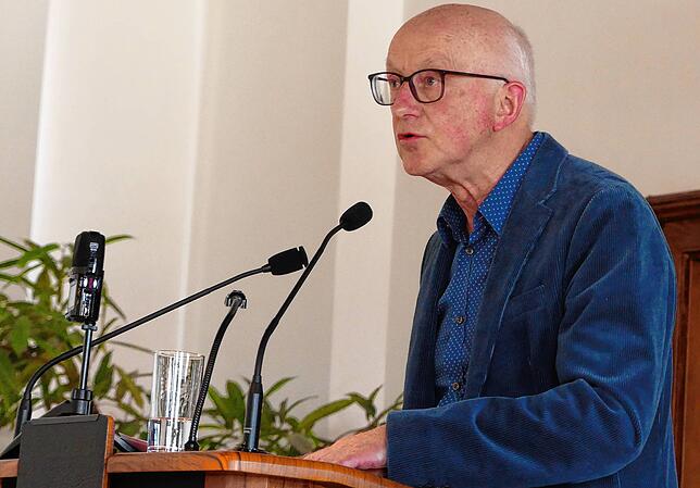 Uwe Degreif, Kurator der Künstlerinnenausstellung, hat bei der Eröffnung einen packenden Einblick in die Entwicklung der weiblichen ...