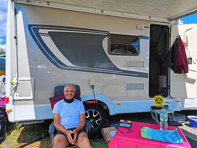 Vier Wochen lang macht Matthias Eisele auf dem Campingplatz Willams Urlaub. Für ihn gehören die Mücken zum Bodensee dazu.