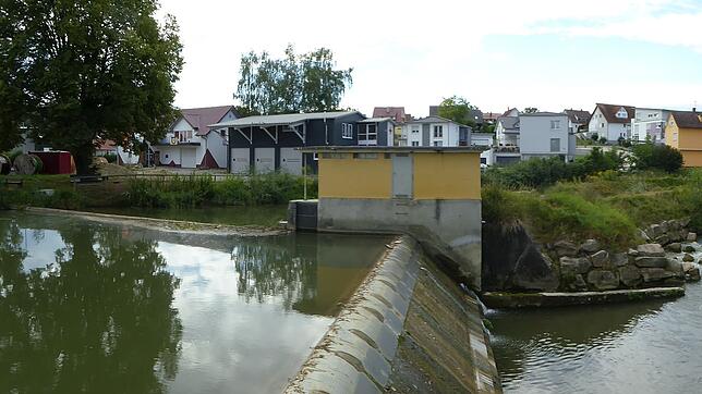 Nach mehrjährigen Schwierigkeiten soll die im Dezember 2013 in Betrieb genommene Wasserkraftanlage Spek im Ortsteil Mühlhofen – hier das ...
