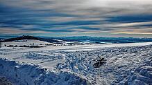 Am Tengener Berghof befindet sich ein Einstieg der präparierten Skilanglauf-Loipe. Er befindet sich mit herrlichem Ausblick in den Hegau ...