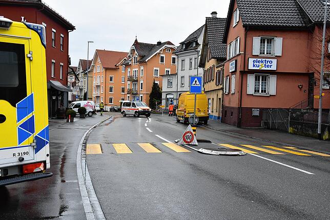 Am Fußgängerüberweg in Goldach erfasste ein Lieferwagen Mutter und Kind.