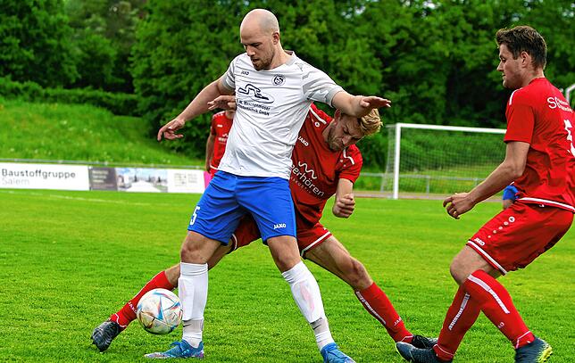 Bild 10: Souveräner 6:1-Erfolg des Tabellenführers FC RW Salem. Wir haben die besten Bilder!