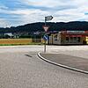 Der Tatort: Auf dem Vorplatz des Imbisses Steinpizza überfuhr der Beschuldigte sein Opfer mit dem Auto.