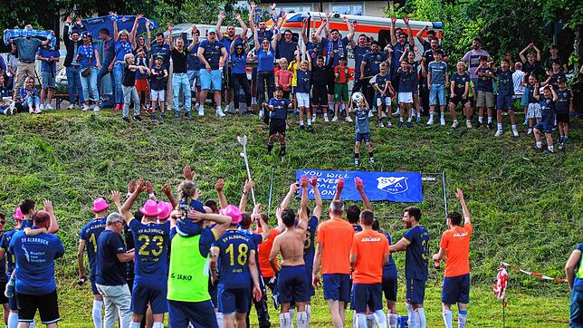 Party beim SV Albbruck: Mit 2:0 besiegten die Gastgeber den SC Lauchringen und kehren nach zwei Jahren in die Kreisliga A zurück.