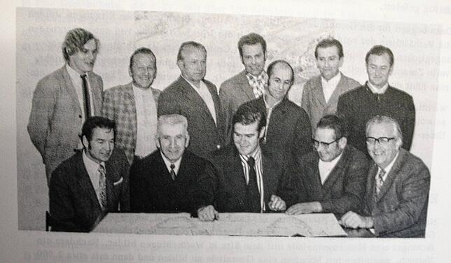 Geschichte: Der erste Gemeinderat von Eggingen 1971 (von links, sitzend): Manfred Kramer, Anton Keller (stellvertretender ...
