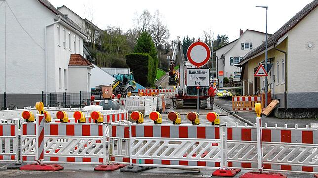 Gesperrt ist noch bis 12. April in Meßkirch die Pfullendorfer Straße. Hier laufen derzeit Arbeiten für den weiteren Ausbau des ...