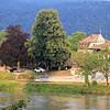 Der Sennhof liegt direkt am Rhein neben der Schweizer Badi in Laufenburg. Hier sprang das Kalb ins Wasser.