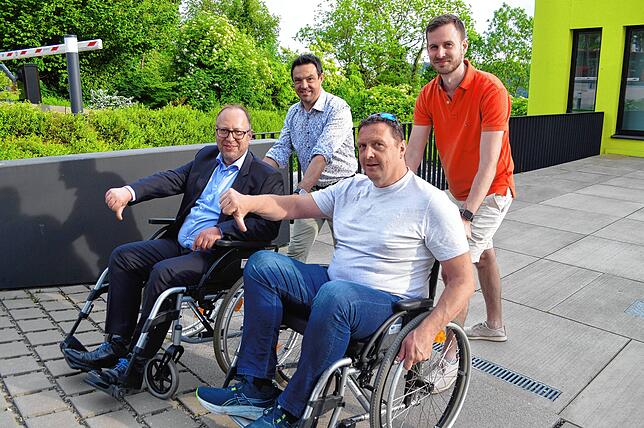 Ausbaufähig: Der Zugang zum AOK-Gesundheitszentrum ist zwar grundsätzlich barrierefrei, der Test ergab aber trotzdem Probleme, etwa ...