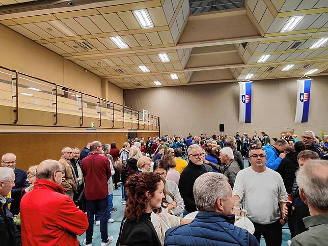 Bild 15: Bürgermeisterwahl: Das sind die Bilder aus der Halle