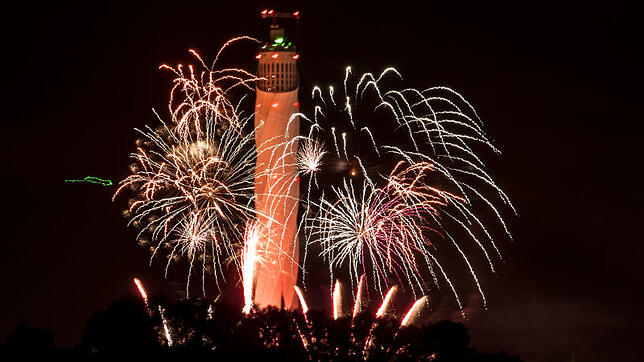 Der Höhepunkt der Turmeröffnung war das Feuerwerk am Samstagabend, bei dem allerdings auch die Feuerwehr einen Einsatz hatte. Bild: ...