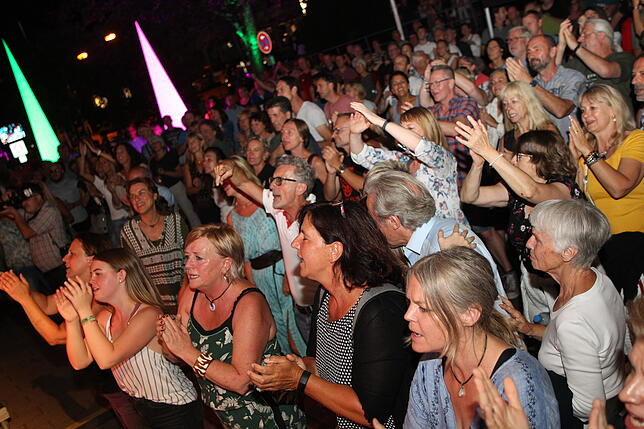 Bild 14: Bilder von den Besuchern beim Lichterfest in Bad Dürrheim
