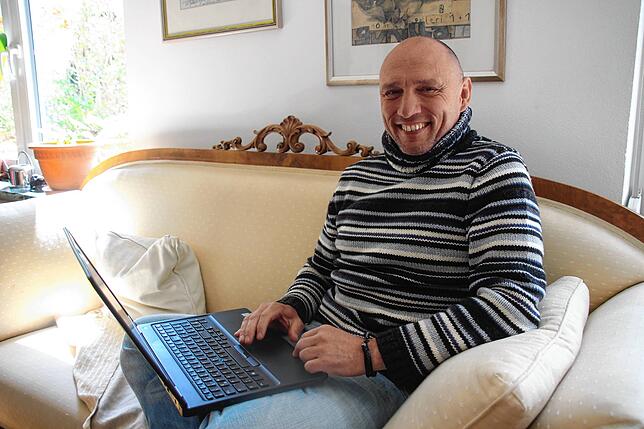 Martin Rösner ist ebenfalls Lehrer an der Elektronikschule. Er benutzt die Open-Source-Plattform Moodle, um mit seinen Schülern in ...