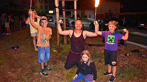 Kinder waren fasziniert von der Feuerkunst beim „Park in Flammen“. „Kommen wir jetzt auch in die Zeitung?“, wollten sie wissen, nachdem ...