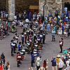 So sieht es zu normalen Zeiten in San Gimignano aus: Der Domplatz, an dem auch das Rathaus, das &bdquo;Pro Loco&ldquo;, eine Bar und ...