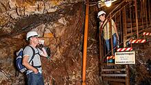Die geheimnisvollen Grubengänge im Bergwerk Hoffnungsstollen können heute auf verschiedenen Ebenen als Schaubergwerk, zünftig mit ...