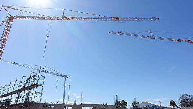 Auf der Großbaustelle des Schmidt&lsquo;s Markts an der Bahnhofstraße in Bonndorf laufen die Rädchen perfekt ineinander. Manch ein ...