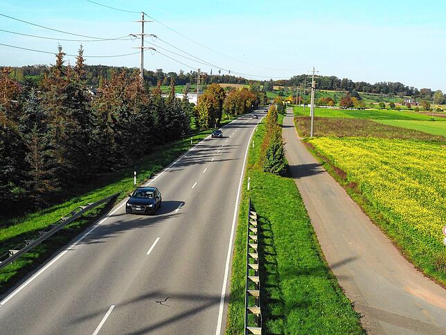 Ab dem 17. Juli 2023 plant der Kanton Zürich die Fahrbahninstandsetzung der Schaffhauser Straße, der Fortsetzung der B 27 (Bild) hinter ...