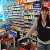 Daniela Klein im gewohnten Umfeld. Seit neun Jahren arbeitet die stellvertretende Stationsleitung nun in der Aral-Tankstelle in Konstanz.